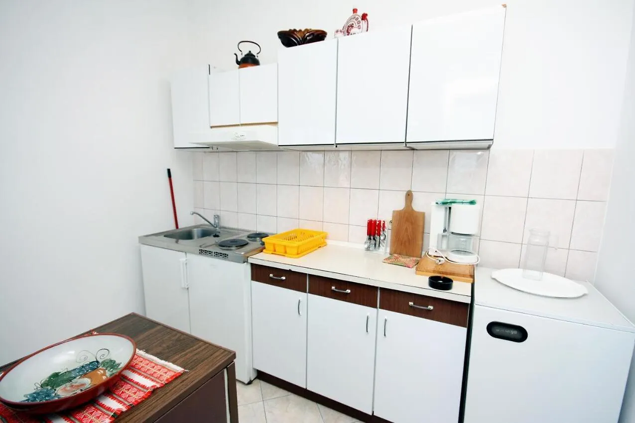 Triple Room Barbat 5070E Barbat na Rabu 2*,